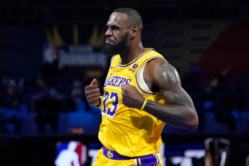 马龙曾连续, news, 生涯的